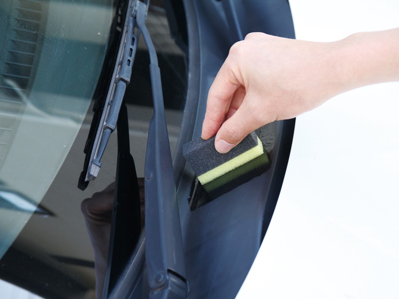 液を塗り伸ばす